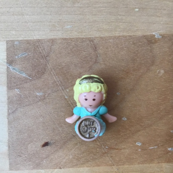 Polly Pocket and Case - Picture 8 of 8